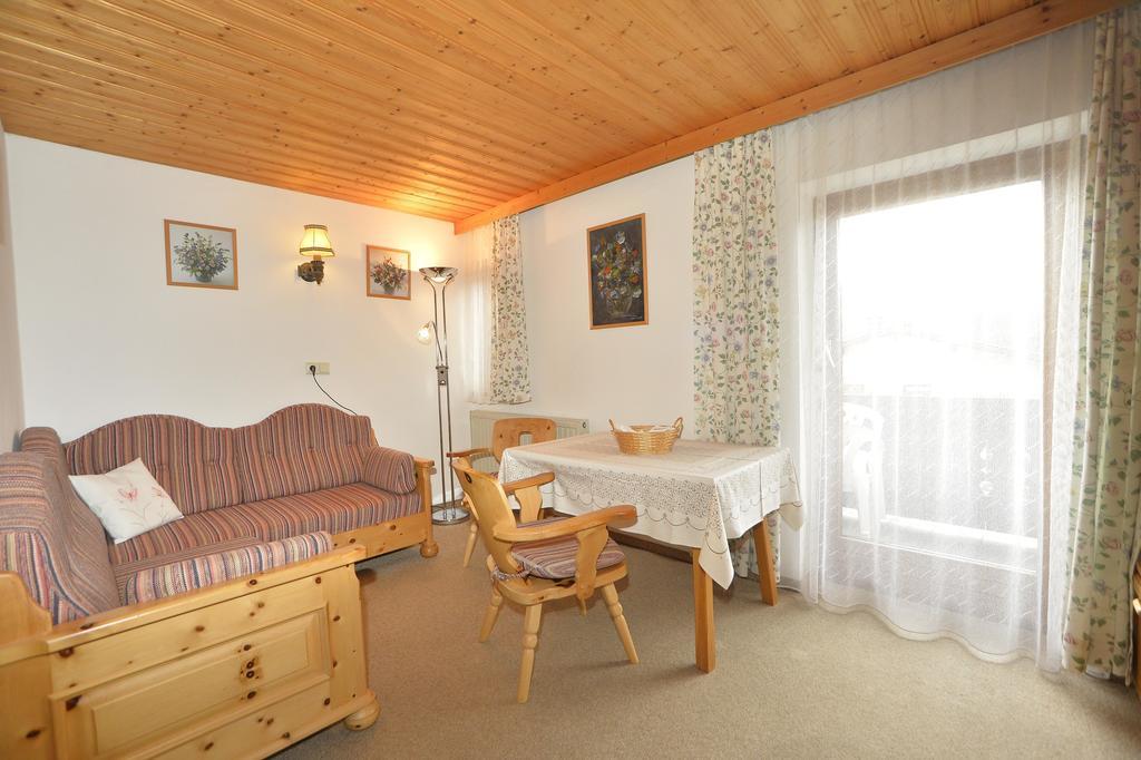 Ferienwohnung Fischerhof 로이타쉬 객실 사진